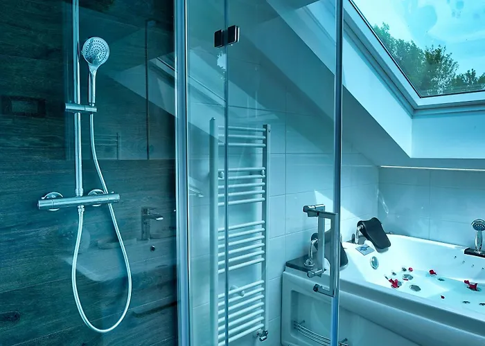 Lipa Plac * Postumia